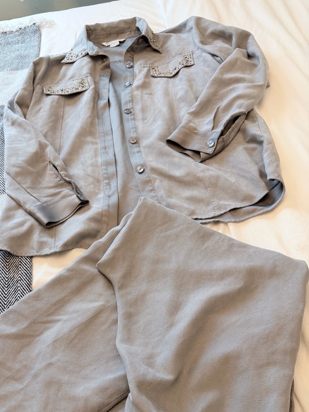 Wide-Leg Button-Front Set in Taupe - Picture 11 of 12